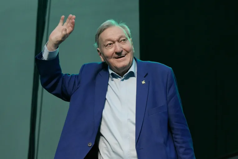 Meghalt az ufóhívő svájci író, Erich von Däniken