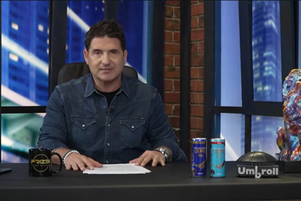 „Az ember félve vesz fel egy márkásabb ruhadarabot” – mondta Hajdú Péter, aki a beköszönőben elfelejtette levenni a Rolexét