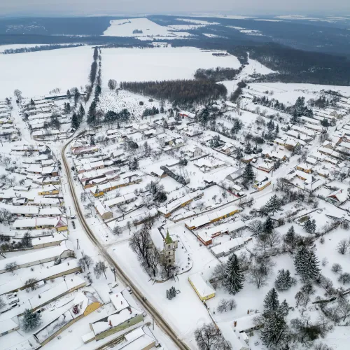 Lenullázta a hó a napelemeket, és ez durván megdobhatja a villanyszámlát