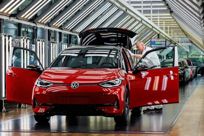 Most az európai autóipar életben tartása a cél, nem a gyors zöld átmenet