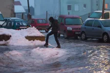 Délutántól jön az ónos eső, keddre már másodfokú figyelmeztetést is kiadtak