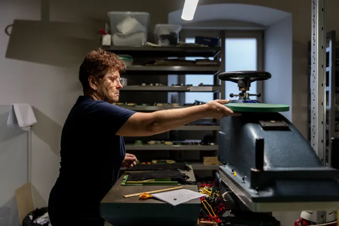 A 1861 Kesztyűmanufaktúra műhelye – Fotó: Bődey János / Telex