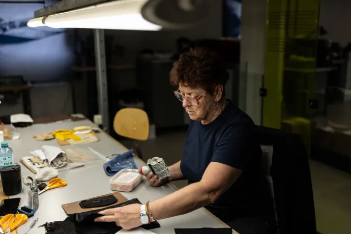 A 1861 Kesztyűmanufaktúra műhelye – Fotó: Bődey János / Telex