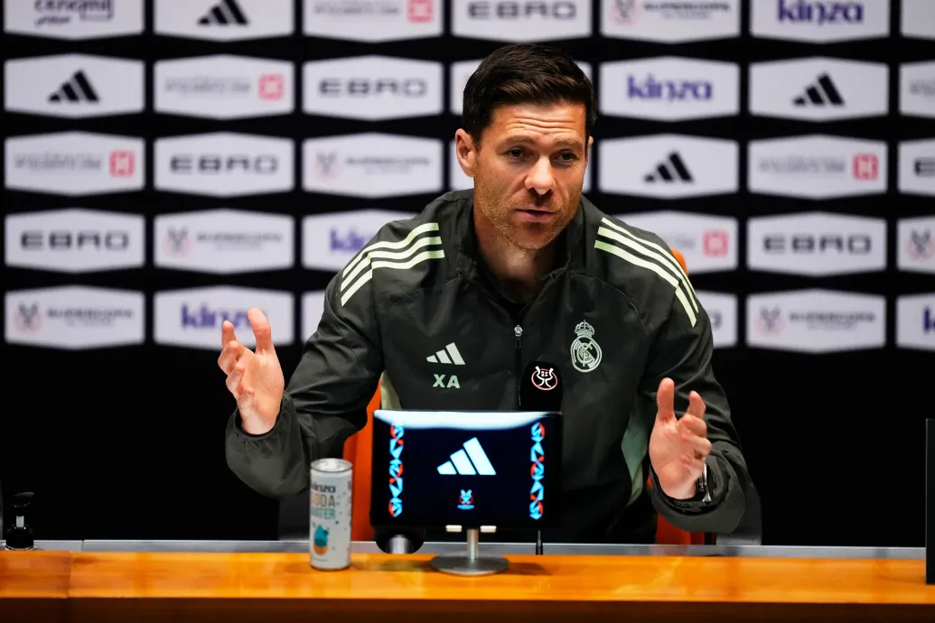 A Real Madrid szerződést bontott Xabi Alonsóval a Barcelonától elszenvedett vereség után