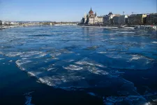 Jégzajlás van a Dunán, hajózási zárlatot is elrendeltek