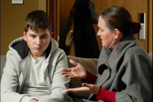 „Ugye te nem tudsz erről semmit?” – A gyerekeket veszélyeztető pornográf tartalmakra figyelmeztet a Spektrum