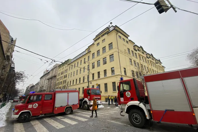 Tűz miatt ki kellett üríteni a budapesti Fazekas Gimnázium épületét