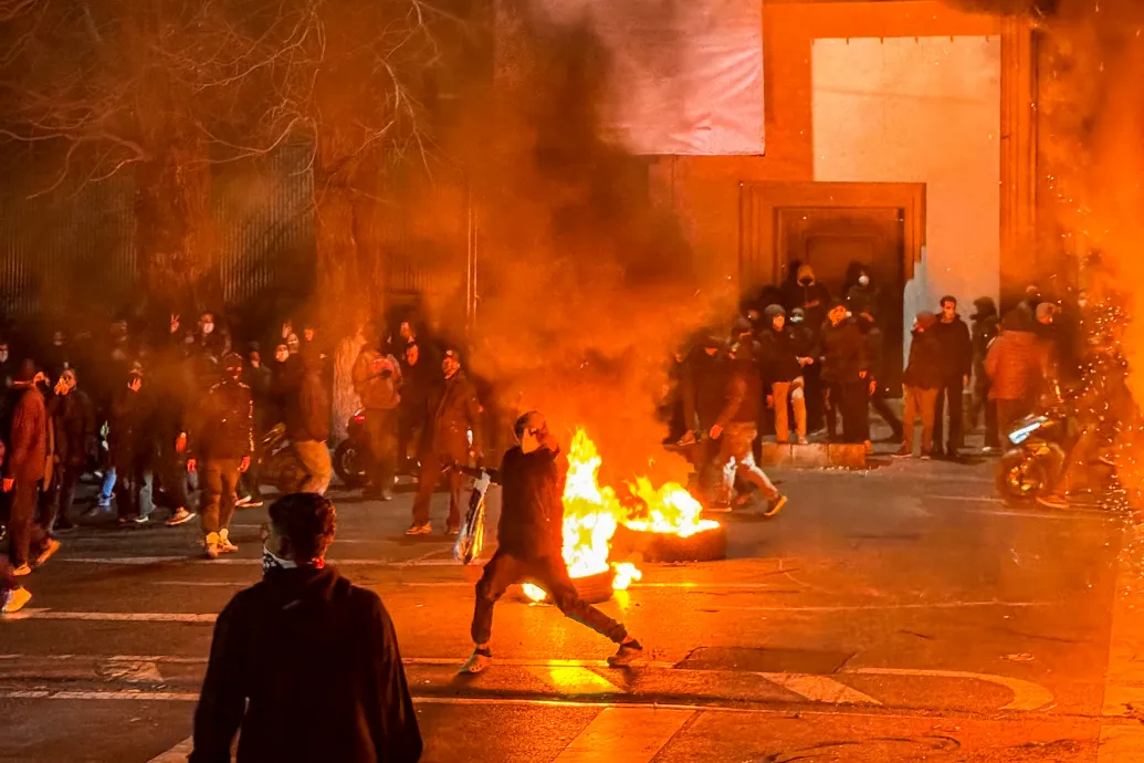 Amerika felszólította állampolgárait, hogy hagyják el Iránt, pontokba szedték, mit kell tenni a túléléshez