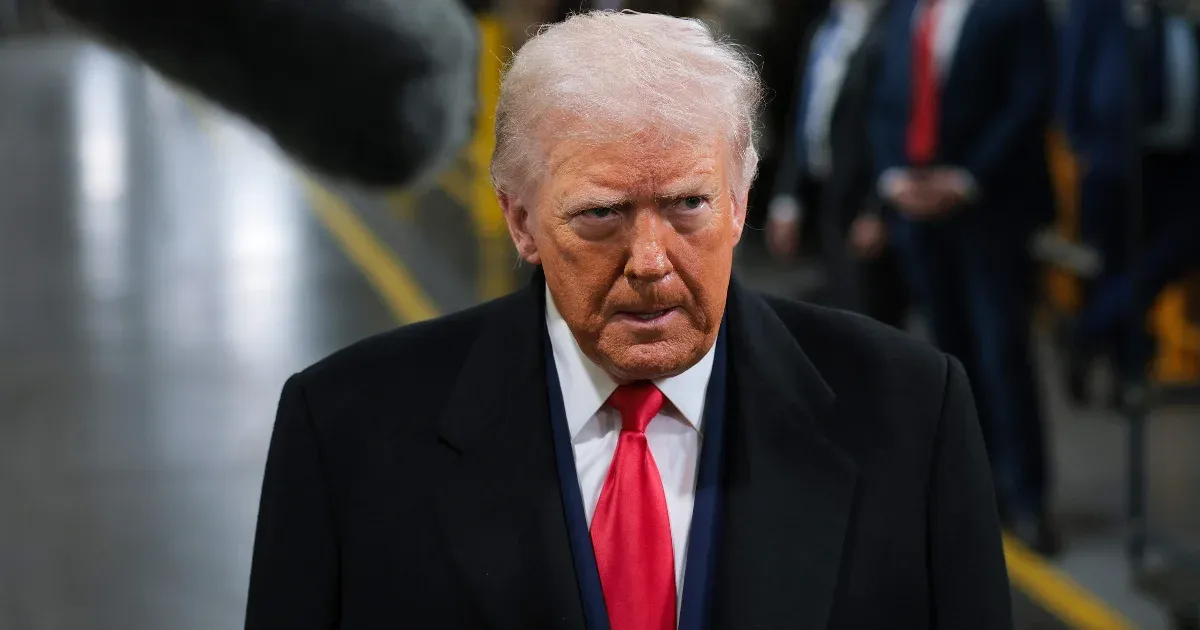 Trump bemutatott, és káromkodva küldte el melegebb éghajlatra a Ford egyik neki beszóló dolgozóját