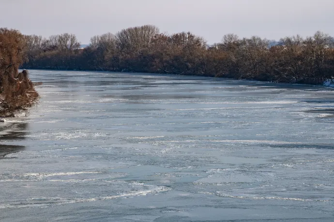 Operatív törzs: A Tiszán teljes hajózási zárlat van, az átlagosnál 30 százalékkal többen voltak a traumatológián