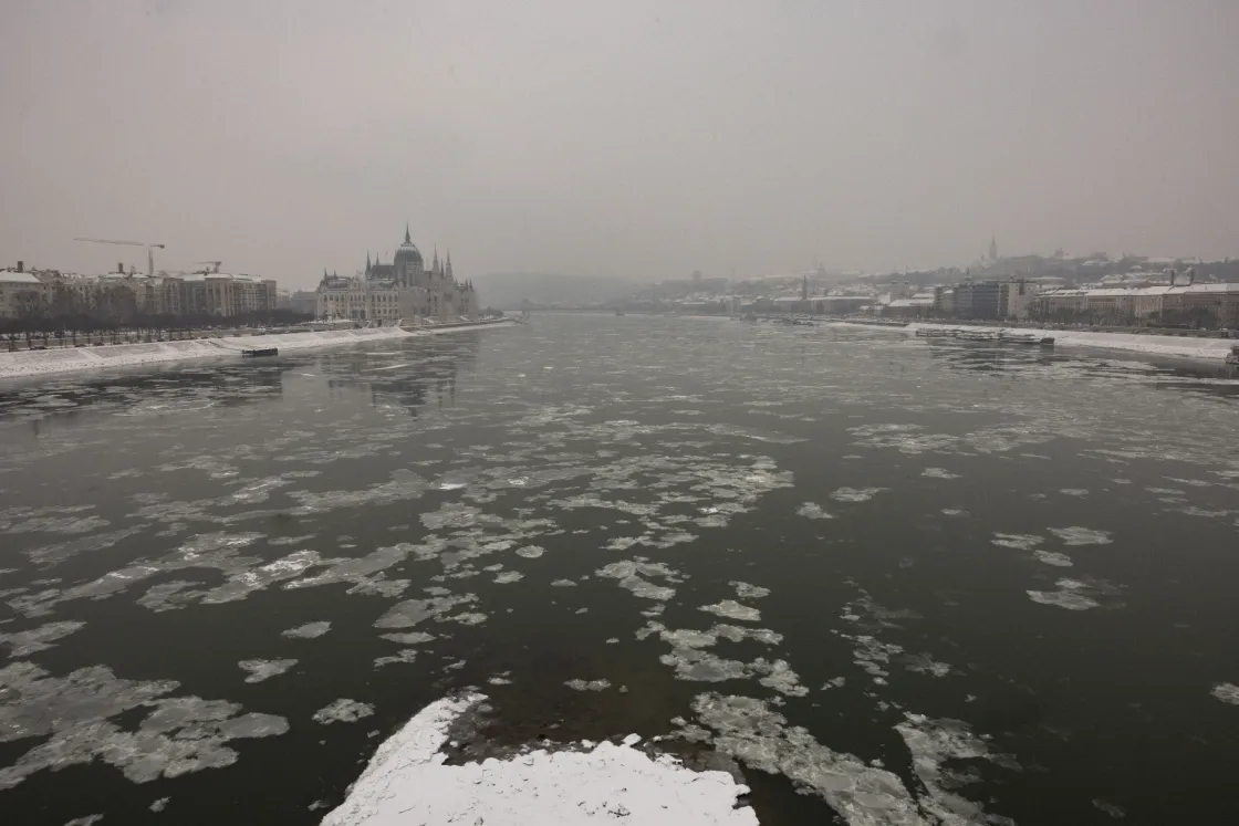 Ha arról álmodozik, hogy sétál egyet a befagyott Dunán, akkor van egy rossz hírünk