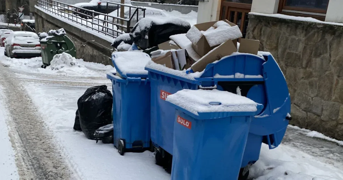 „Kicsit Nápoly-jellege lett az utcának” – az országban több helyen gond lett a szemétszállításból