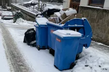 „Kicsit Nápoly-jellege lett az utcának” – az országban több helyen gond lett a szemétszállításból