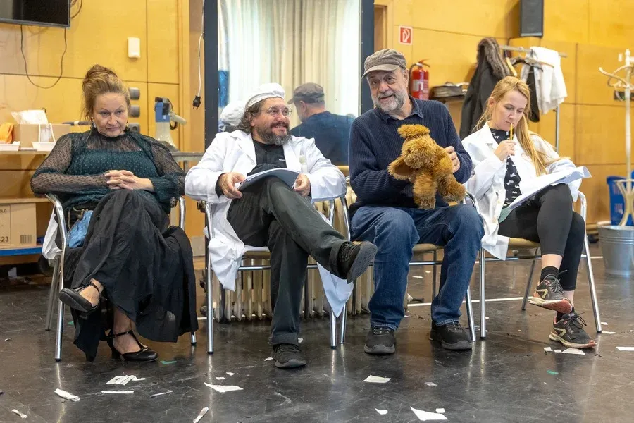 A Nemzeti Színház szerint felháborító állítások jelentek meg arról, miért tűnt el a műsorukról egy színdarab