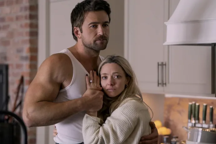 Brandon Sklenar és Amanda Seyfried – Fotó: Daniel McFadden / Lionsgate