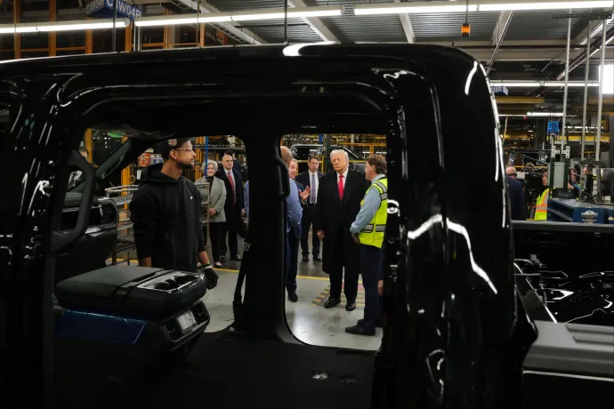 Donald Trump csillagos ötöst ad a gazdasági teljesítményére, a választók szerint a kutya megette a házi feladatot