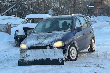 A dorogiak ünnepelték, a rendőrök viszont megbírságolták Pétert, mert hókotróvá alakította az Opeljét