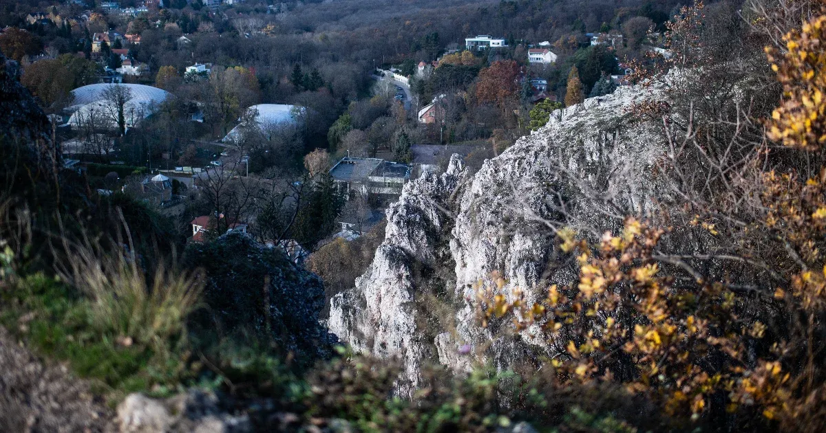 Lezártak két, Apáthy-szikla körüli turistaösvényt, mert túl sokan túráztak a környéken