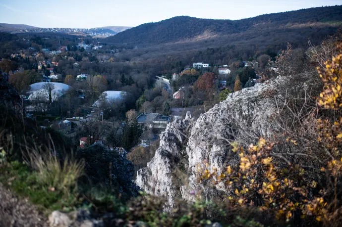 Lezártak két, Apáthy-szikla körüli turistaösvényt, mert túl sokan túráztak a környéken
