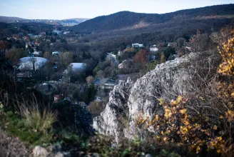 Lezártak két, Apáthy-szikla körüli turistaösvényt, mert túl sokan túráztak a környéken