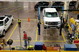 Már 800 ezer dollárt gyűjtöttek össze a Ford Trumpnak beszóló volt munkásának