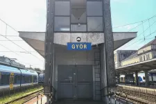 Síntörés miatt 10 km/órás sebességkorlátozást vezettek be a győri vasútvonalon