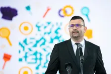 Eltűnt a nyilvánosság elől a Fidesz nyíregyházi jelöltje, akiről csak annyit tudunk, hogy balesetet szenvedett