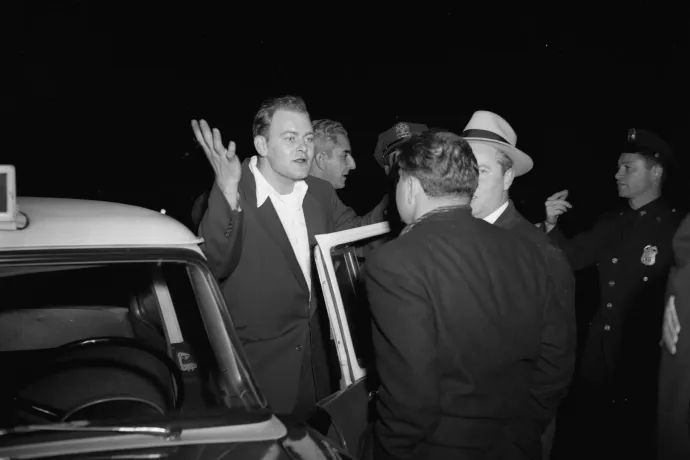 Fitzpatrick őrizetbe vétele 1956. október 1-jén – Fotó: Alan Aaronson / New York Daily News / Getty Images