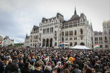 A fideszesek 36 százaléka is úgy gondolja, hogy a kormánypártok miatt mérgesedett el a viszony a civilekkel