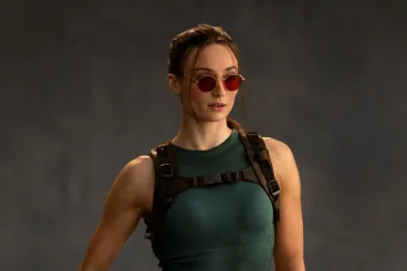 Sophie Turner mintha a videójátékból lépett volna ki a Tomb Raider sorozat első képén