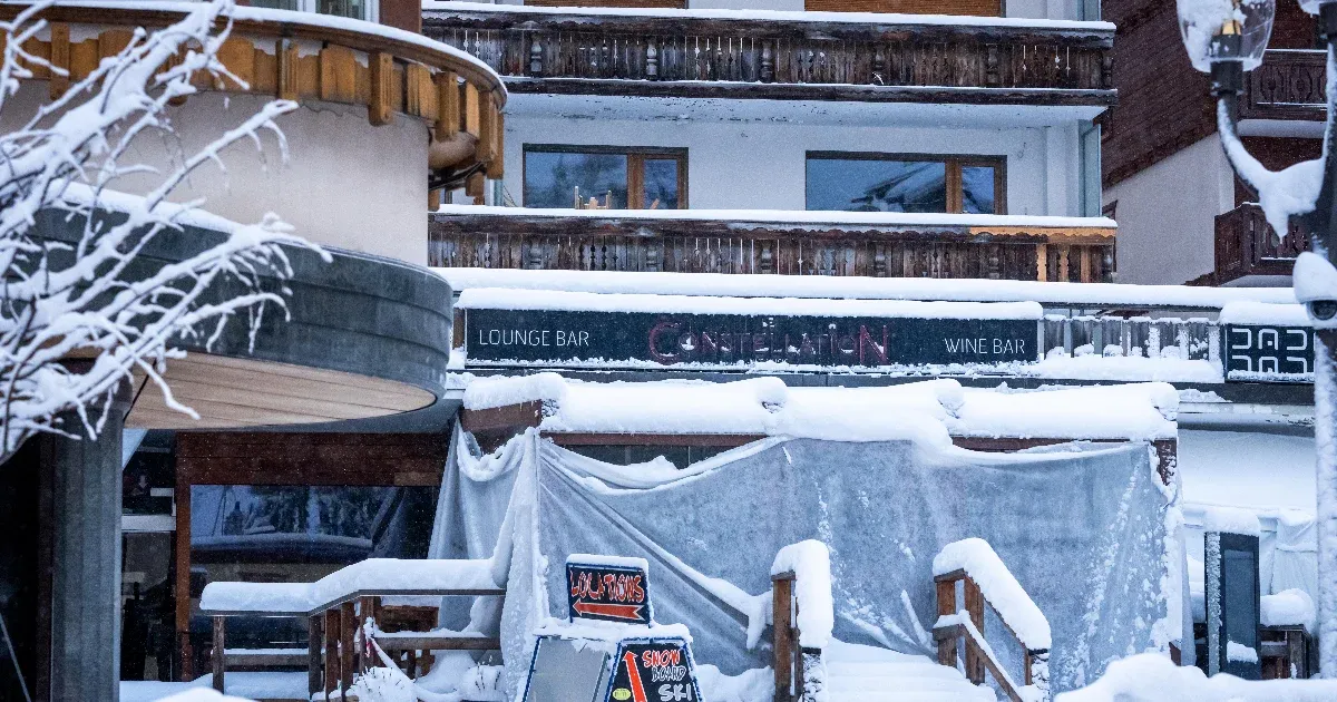 Családja szerint nem kapott biztonsági képzést a pincérnő, aki a tüzet okozhatta a svájci bárban