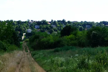 Az elrejtett völgy Budapest árnyékában, ahol aktívan alatt őrzik a múltat