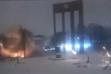 Pár méterre tőle csapódott be egy orosz drón, békésen folytatta a hólapátolást a lvivi önkormányzati munkás