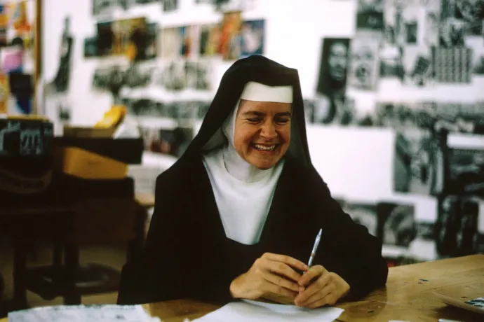 A pop-art-művész apáca, aki Beatlest hallgatott és valamiben Andy Warholt is megelőzte