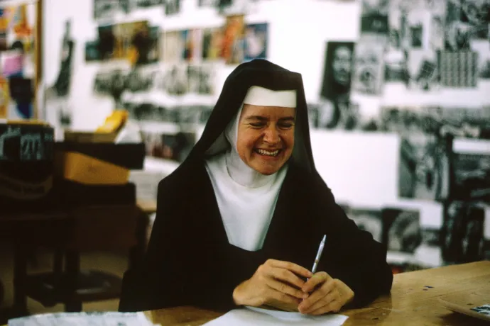 A pop-art-művész apáca, aki Beatlest hallgatott és valamiben Andy Warholt is megelőzte