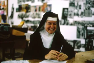 A pop-art-művész apáca, aki Beatlest hallgatott és valamiben Andy Warholt is megelőzte