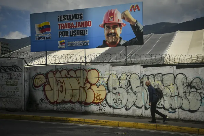 Maduro-plakát Caracasban, a La Boleita börtön közelében, 2026. január 12-én – Fotó: Carlos Becerra / Getty Images