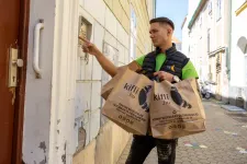 A Kifli.hu egyik felhasználója fogta magát és házhoz szállíttatott egy 200 forintos almát