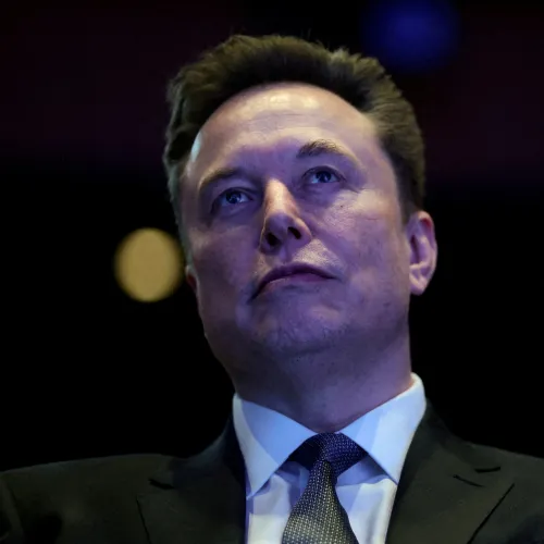 „Totális idióta, rúgják ki” – írta Elon Musk a Ryanair vezérigazgatójáról, mert nem kérte a Starlinket a repülőgépeire