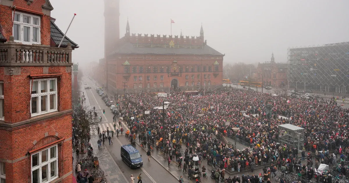 „El a kezekkel Grönlandtól!” – Dánia-szerte tüntetnek Trump grönlandi tervei ellen