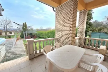 Az elrejtett völgy Budapest árnyékában, ahol aktívan alatt őrzik a múltat