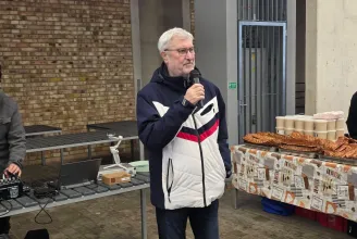 Disznótoron kampányolt a fideszes képviselő