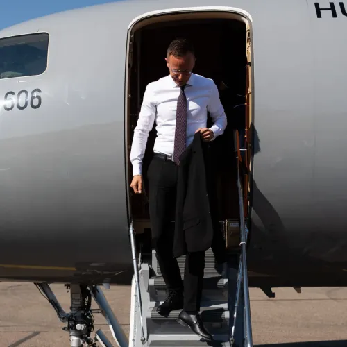 Teljesen kiakadt Szijjártó Péter az RTL-re, miután beszámoltak arról, hogy honvédségi géppel utazott Belgrádba Kép