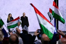 Ismerős Arcok-koncertjeggyel ajándékozzák meg a legbátrabban videózó DPK-tagokat