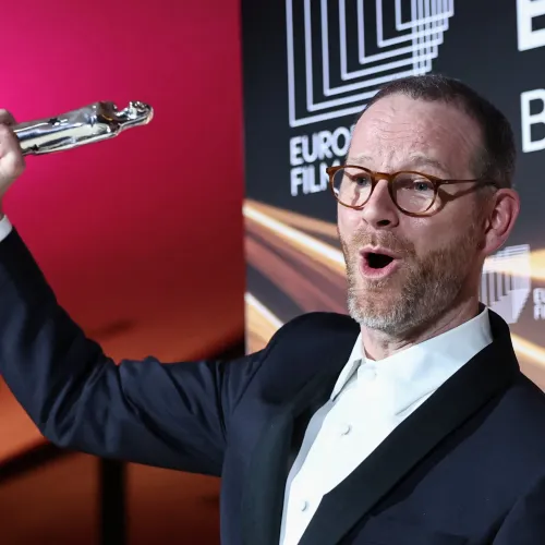 Az Érzelmi érték tarolt az Európai Filmdíjak átadásán, Dzsafar Panahi az iráni rezsim véres akciói ellen szólalt fel Kép