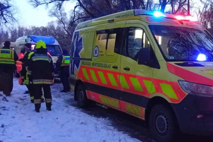 Két gyerek alatt beszakadt az Ipoly jege, de kimentették őket