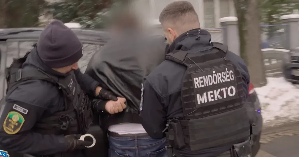 Több száz milliós telkeket akart átírni az ingatlancsaló, az autójából rángatták ki a rendőrök