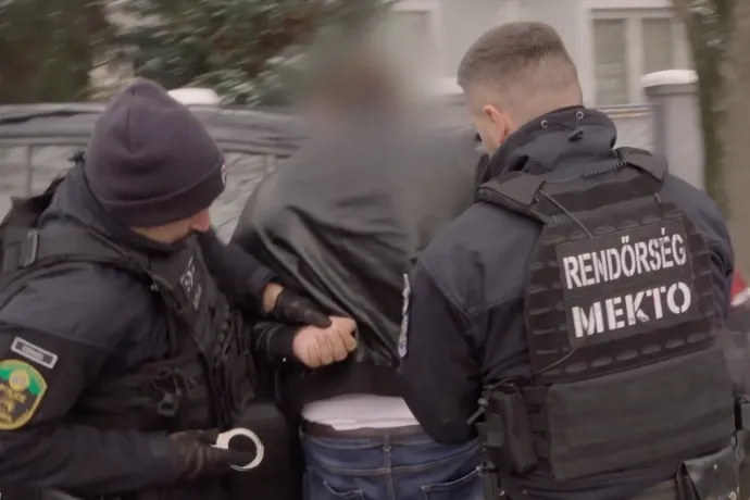 Több száz milliós telkeket akart átírni az ingatlancsaló, az autójából rángatták ki a rendőrök
