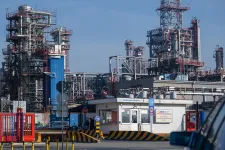 Hungary's Mol to acquire majority stake in Serbian oil company NIS