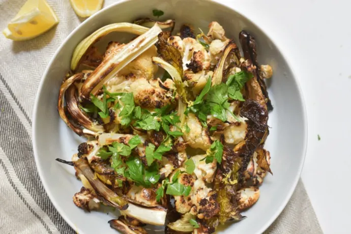 Miért égetnek oda mostanában mindent direkt az éttermekben? Nem veszélyes ez?